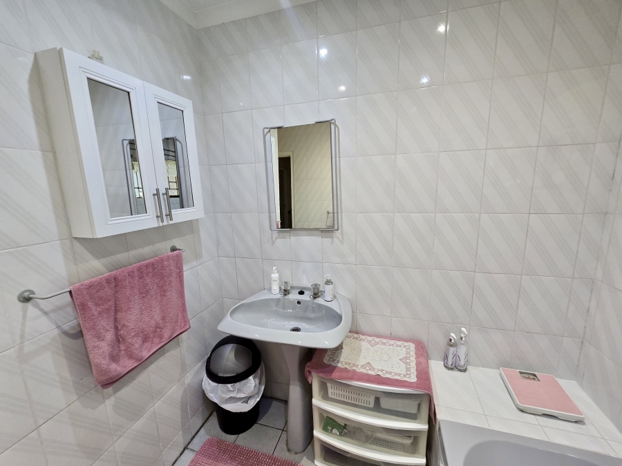 4 Bedroom Property for Sale in Loerie Park Western Cape